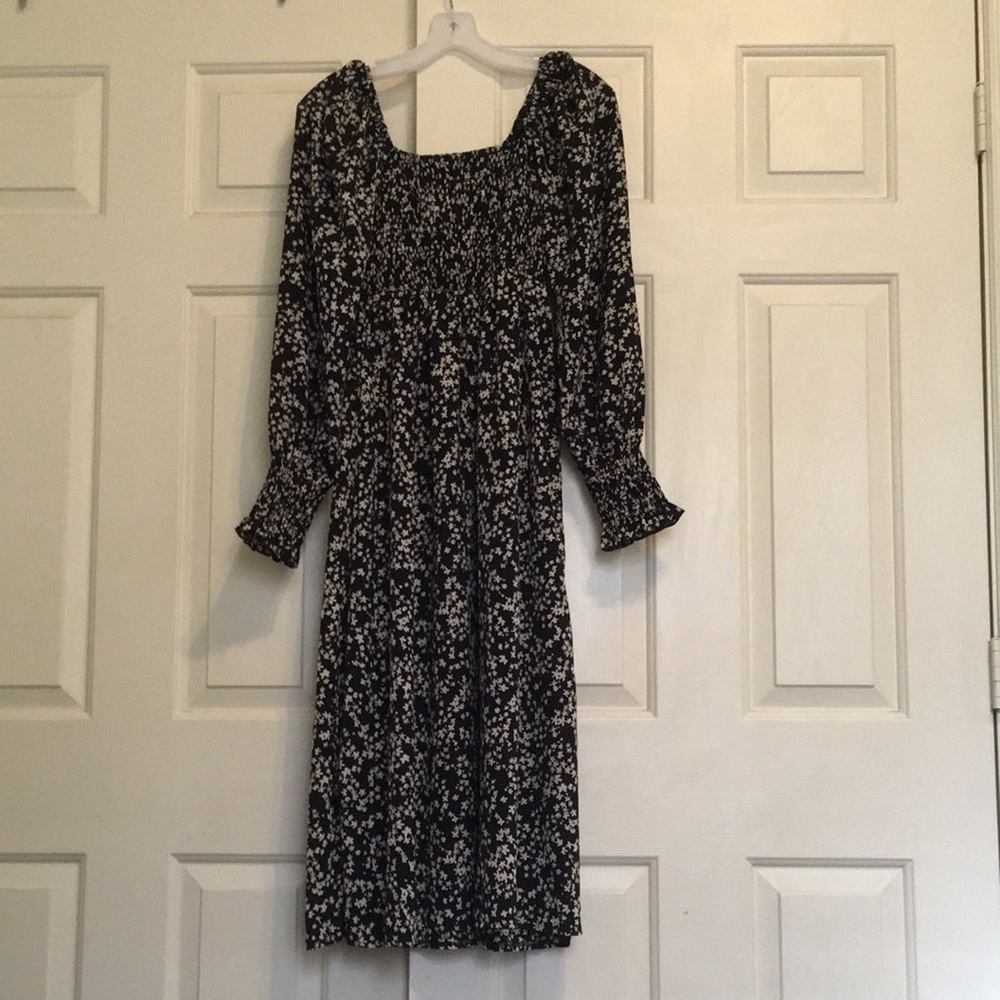 Missguided Ditsy Floral Shirred Puffed Sleeve Square Neck Midi Dress in Black